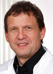 Prof. Dr. med. Dirk Strumberg, MHH (Stellvertreter)